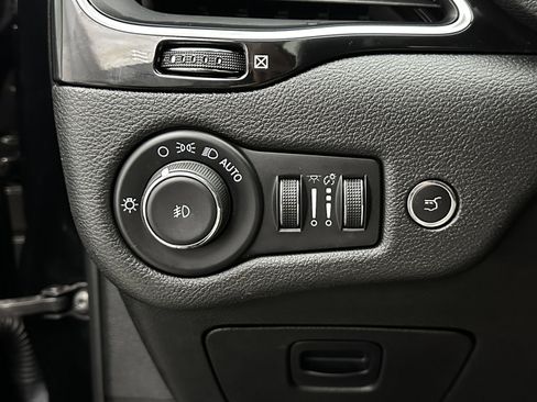 Used 2023 Jeep Cherokee Altitude Lux w/ Lux Elite Package image 14