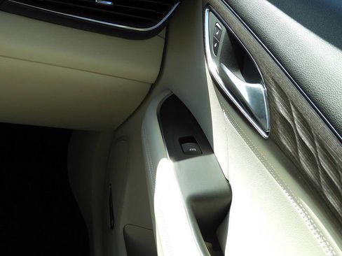 Used 2023 Buick Envision Avenir image 40