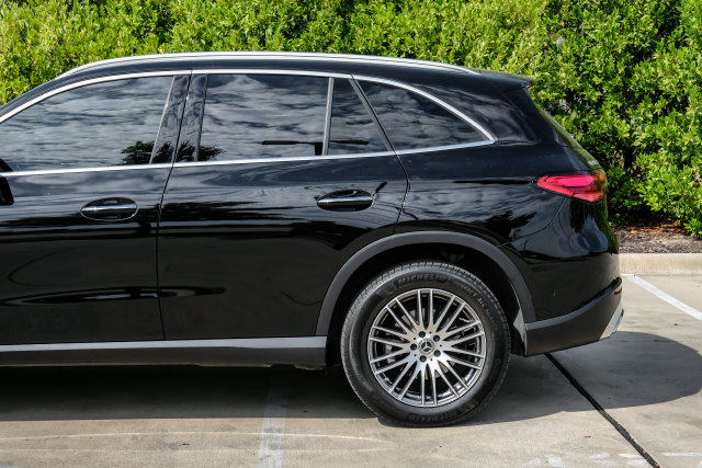 Used 2025 Mercedes-Benz GLC 300 4MATIC image 14