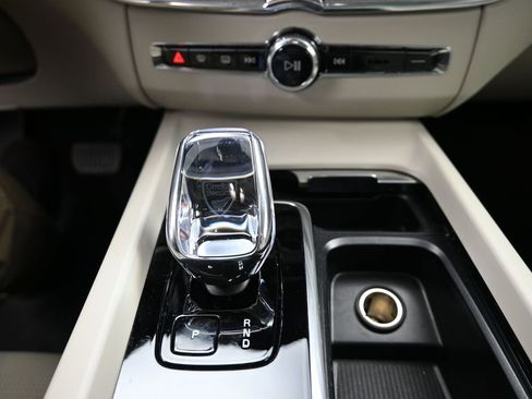 Used 2025 Volvo XC60 T8 Ultra w/ Protection Package Premier image 16