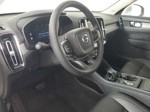 Certified 2025 Volvo XC40 B5 Core image 24