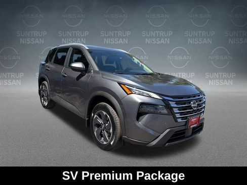 Used 2025 Nissan Rogue SV w/ SV Premium Package FWD image 9