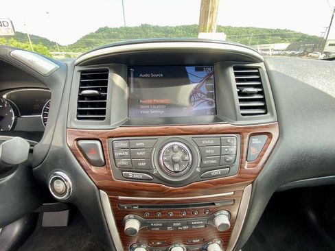 Used 2017 Nissan Pathfinder Platinum w/ Family Entertainment Package AWD/4WD image 25
