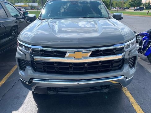 Used 2024 Chevrolet Silverado 1500 LT AWD/4WD image 3