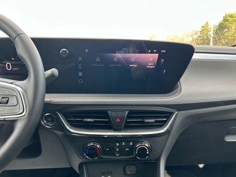 Used 2025 Buick Encore GX Preferred AWD/4WD image 12