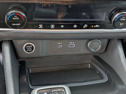 Used 2022 Nissan Rogue SV FWD image 17