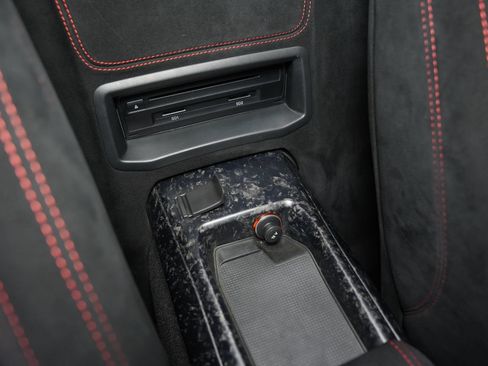 Used 2018 Lamborghini Huracan Performante AWD/4WD image 33