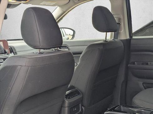 Used 2024 Nissan Pathfinder SV w/ SV Premium Package image 17