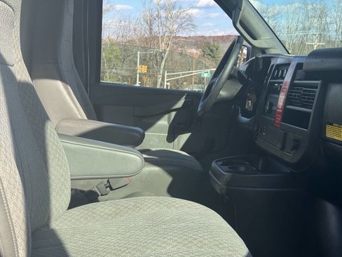 Used 2018 Chevrolet Express 3500 image 11