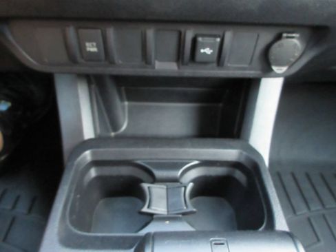 Used 2020 Toyota Tacoma SR AWD/4WD image 30