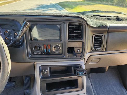 Used 2005 Chevrolet Avalanche LS w/ Preferred Equipment Group image 30