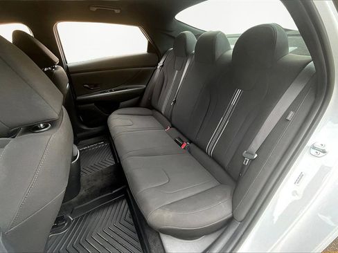 Certified 2025 Hyundai Elantra Sport image 26