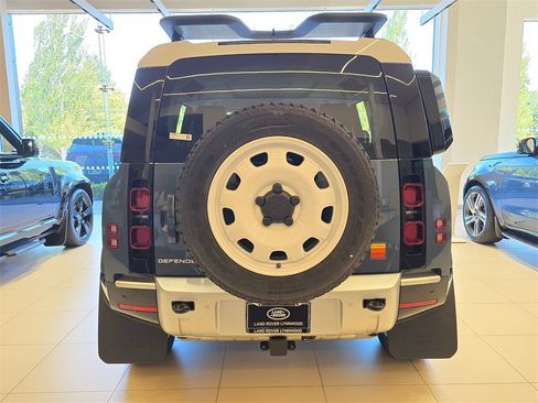 New 2025 Land Rover Defender 110 S image 5