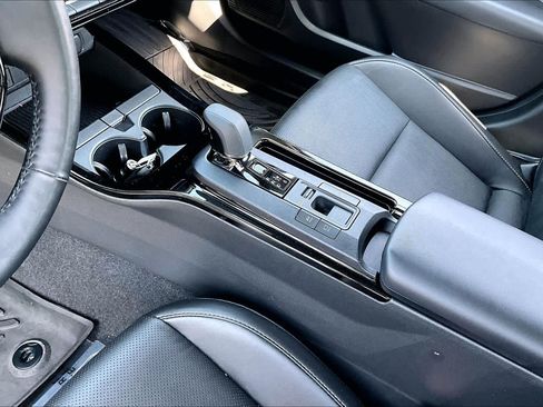 Used 2024 Toyota Prius XLE FWD image 16