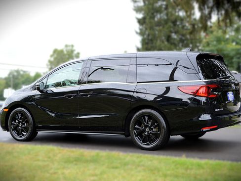 Used 2023 Honda Odyssey Sport image 7