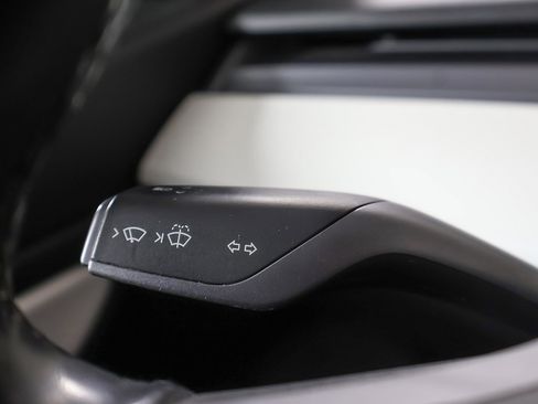 Used 2018 Tesla Model 3 Mid Range image 38