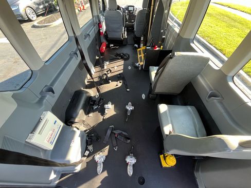 Used 2017 Ford Transit 350 XL image 2