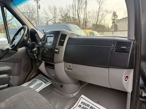 Used 2014 Mercedes-Benz Sprinter 2500 image 32