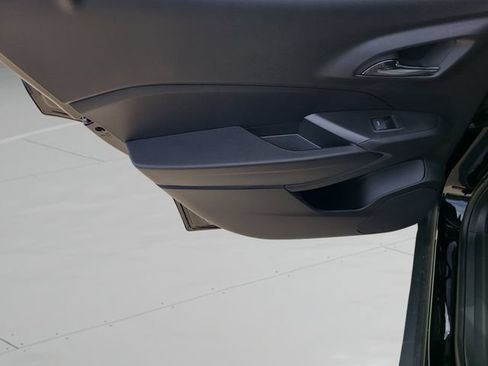 New 2026 Chevrolet Trax LT w/ Midnight Edition FWD image 16