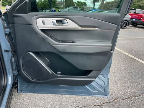 Used 2025 Ford Explorer Active RWD image 30