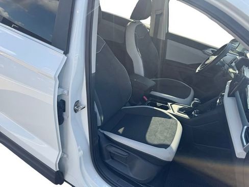 New 2026 Volkswagen Taos SE FWD image 11