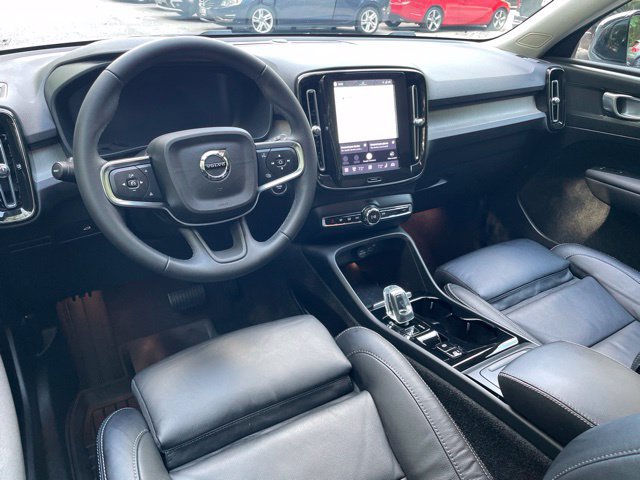 Certified 2023 Volvo XC40 B5 Plus w/ Protection Package Premier AWD/4WD image 17