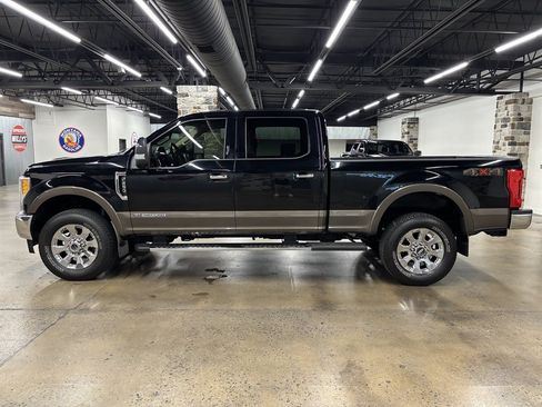 Used 2017 Ford F250 Lariat w/ Chrome Package AWD/4WD image 4