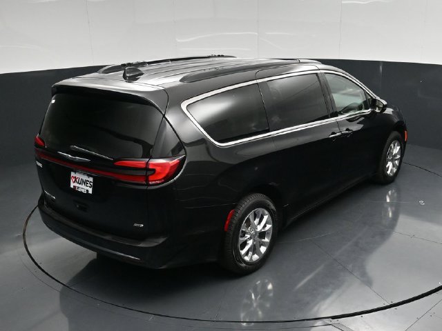 Certified 2022 Chrysler Pacifica Touring-L AWD/4WD image 49
