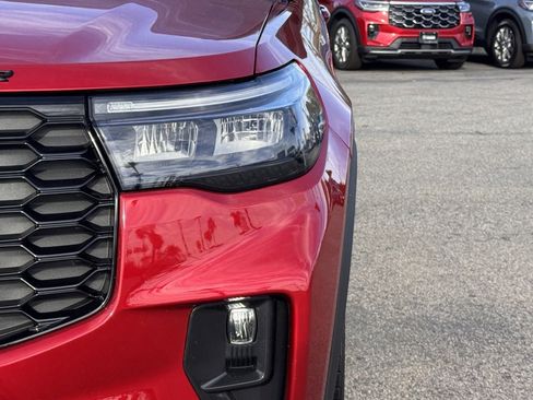 Used 2025 Ford Explorer ST-Line w/ Premium Package image 8