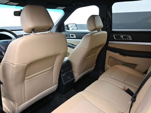 Used 2016 Ford Explorer XLT w/ Equipment Group 202A image 25