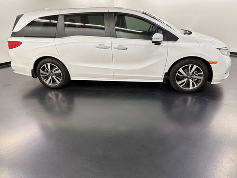 Certified 2024 Honda Odyssey Touring image 7
