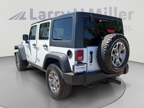 Used 2017 Jeep Wrangler Unlimited Rubicon w/ Connectivity Group AWD/4WD image 3