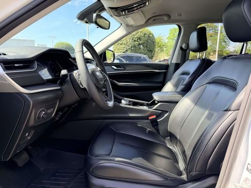 Used 2023 Jeep Grand Cherokee Limited w/ Black Appearance Package image 19