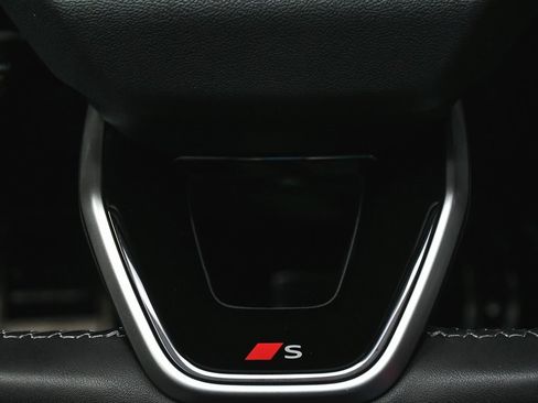 Used 2025 Audi S6 e-tron Prestige w/ 21" Black Optic Package image 44