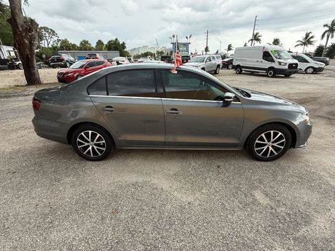 Used 2017 Volkswagen Jetta SE FWD image 7