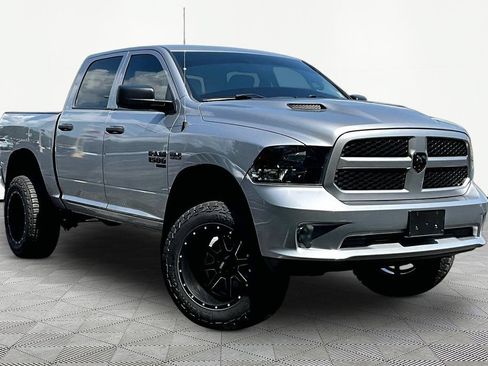 Used 2019 RAM 1500 Express w/ Wheel & Sound Group AWD/4WD image 3