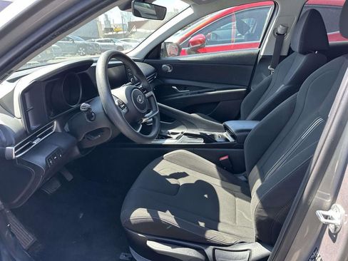 Used 2022 Hyundai Elantra SEL FWD image 10