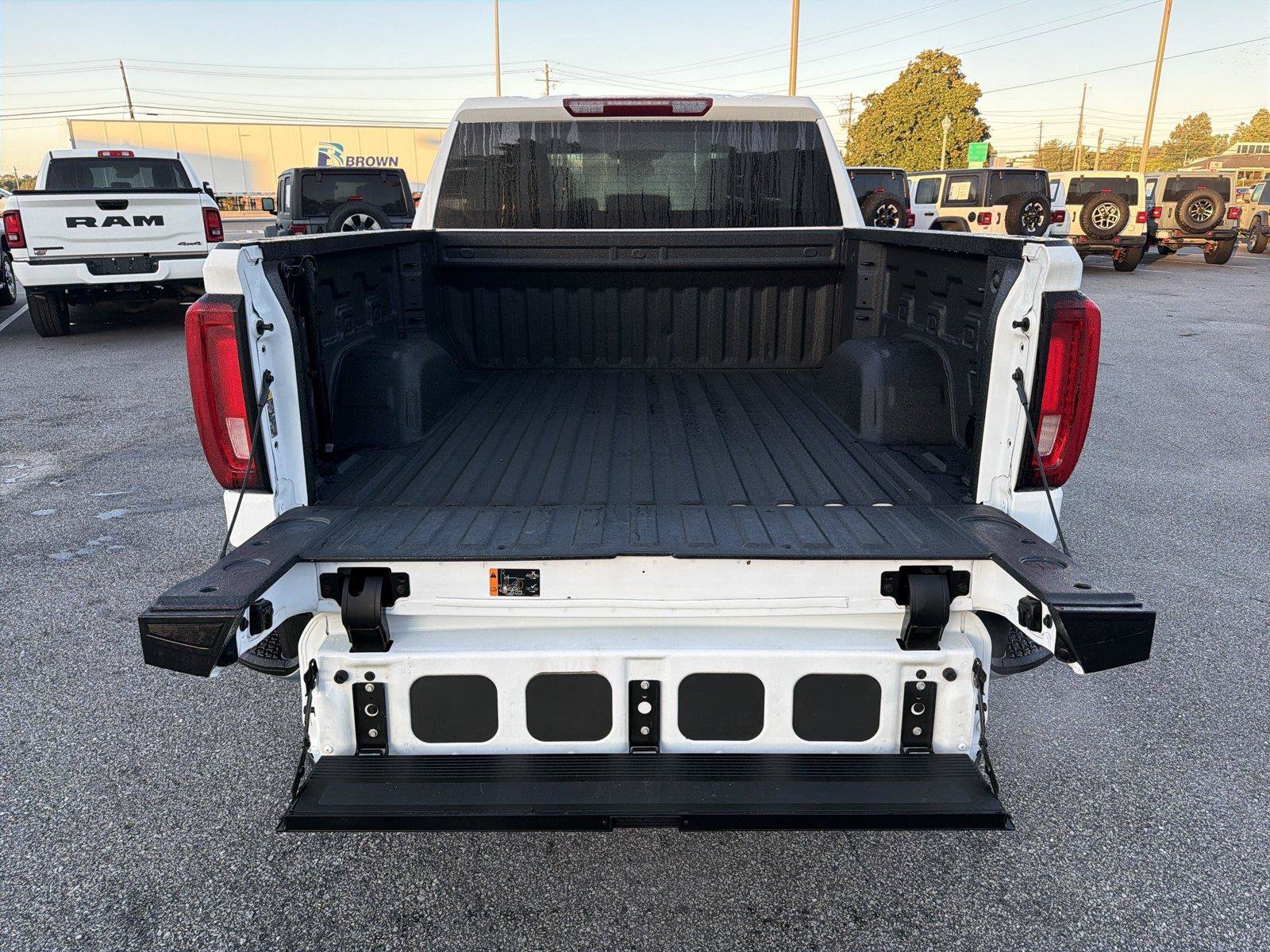 Used 2025 GMC Sierra 1500 SLT AWD/4WD image 16