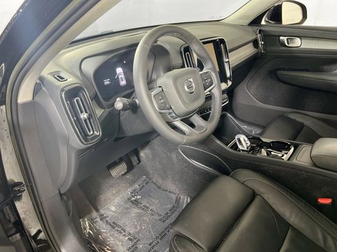 Used 2023 Volvo XC40 B4 Plus w/ Driver Assist Package image 9