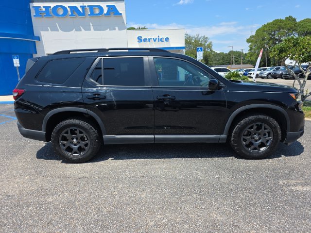 Certified 2025 Honda Pilot TrailSport image 3