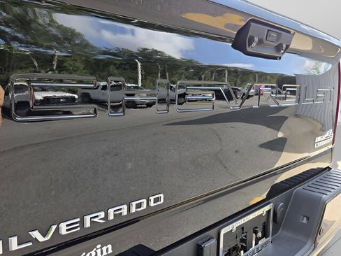 Used 2023 Chevrolet Silverado 2500 High Country w/ Z71 Off-Road Package AWD/4WD image 33