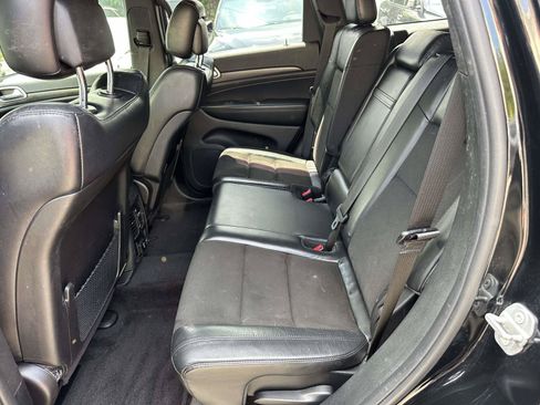 Used 2018 Jeep Grand Cherokee Altitude AWD/4WD image 19