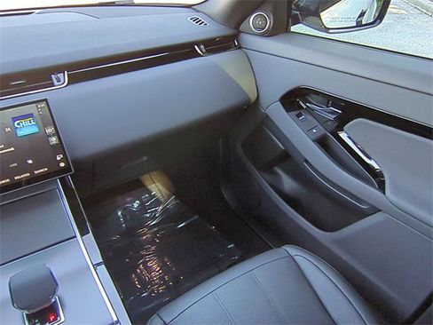 Used 2026 Land Rover Range Rover Evoque S image 17