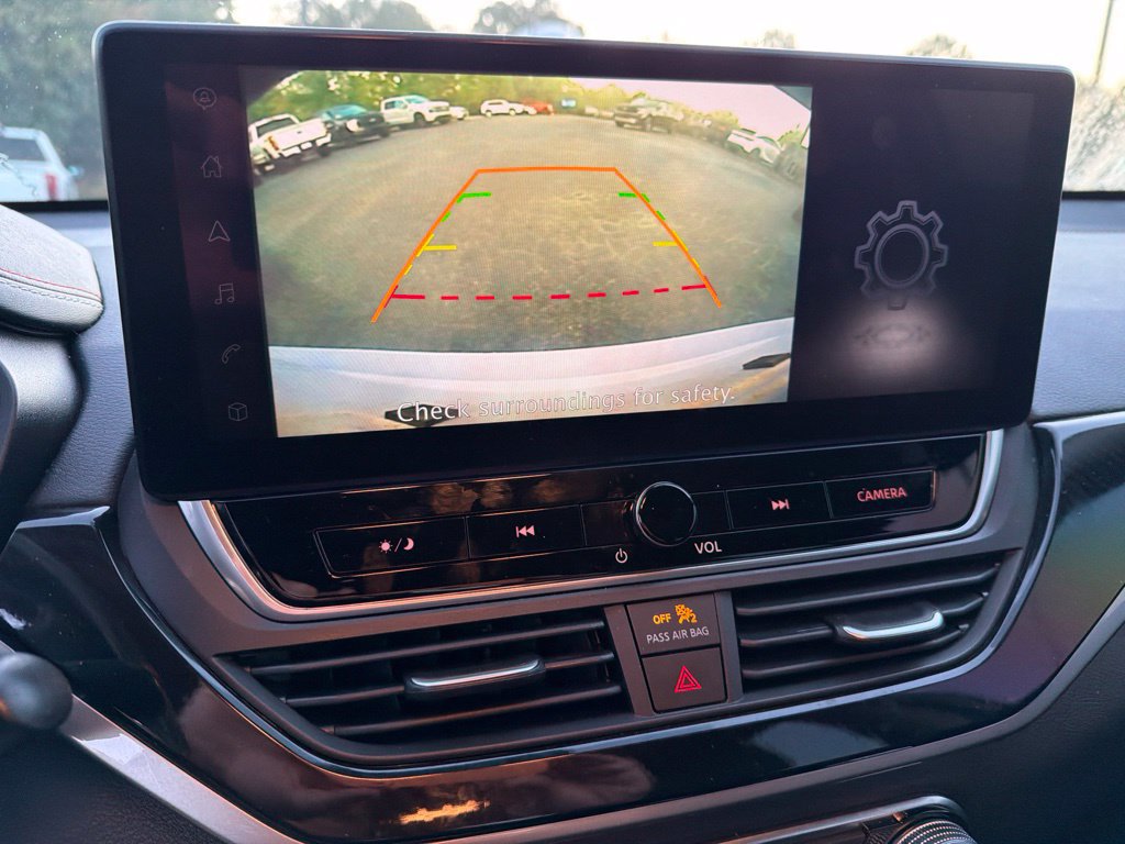 Used 2024 Nissan Altima 2.5 SR w/ SR Premium Package FWD image 3