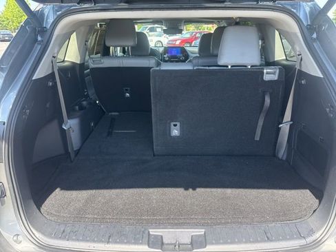 Used 2025 Toyota Highlander XLE image 20