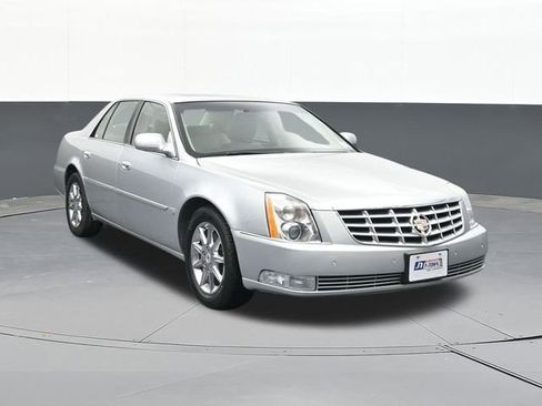 Used 2010 Cadillac DTS Luxury image 21