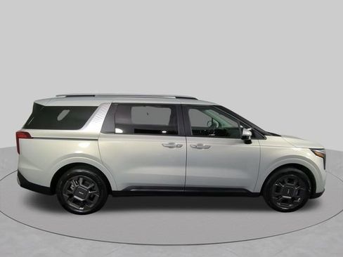 Used 2025 Kia Carnival EX FWD image 39
