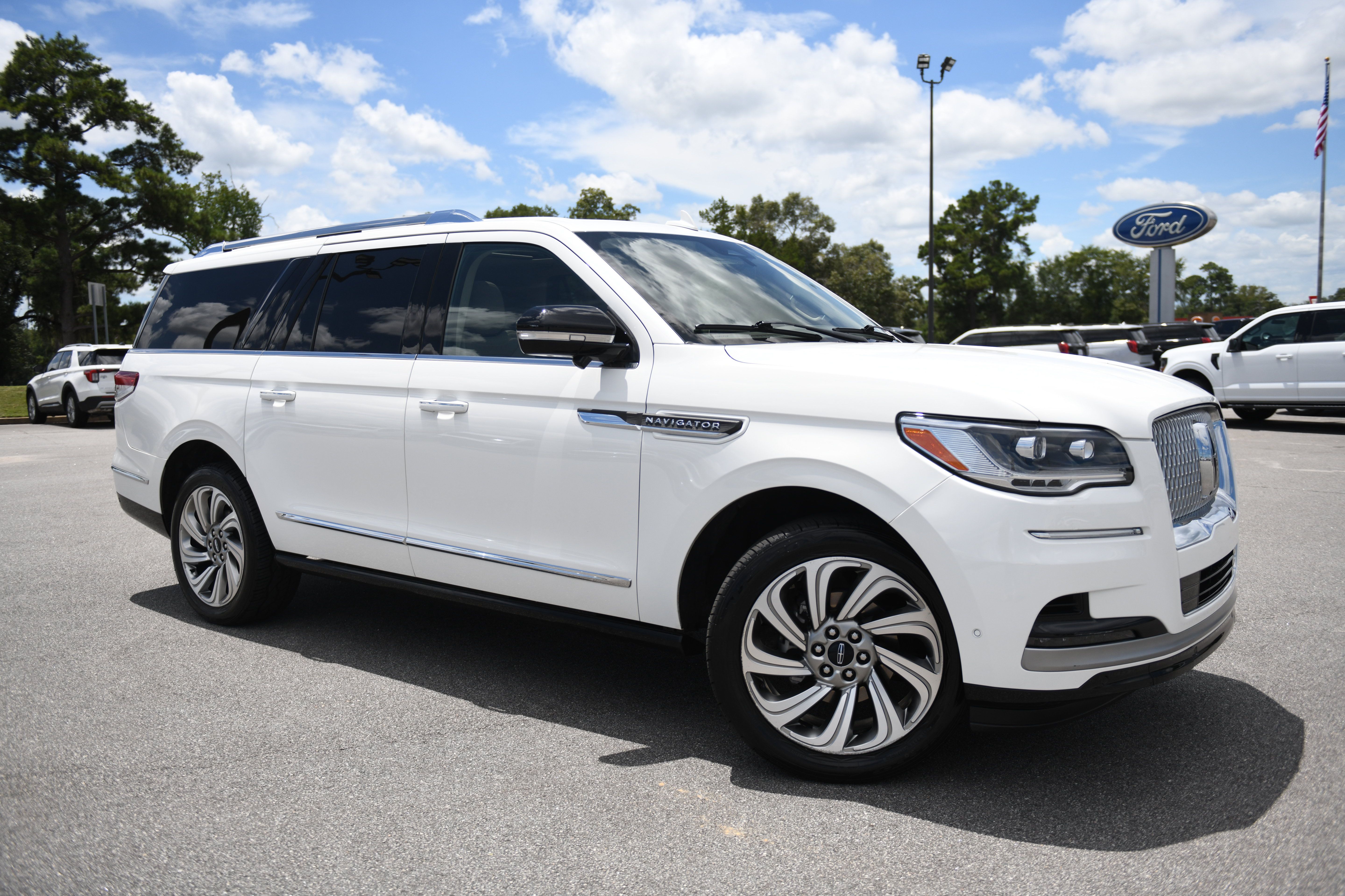 Used 2023 Lincoln Navigator L Reserve AWD/4WD image 1