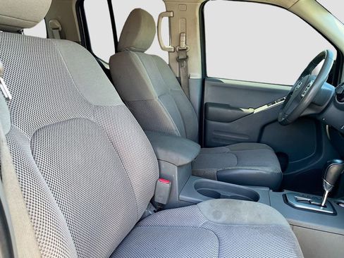 Used 2021 Nissan Frontier SV w/ Midnight Edition Floor Mats image 24