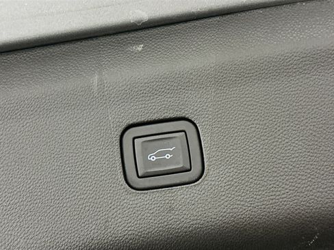 Used 2024 Buick Enclave Premium image 32